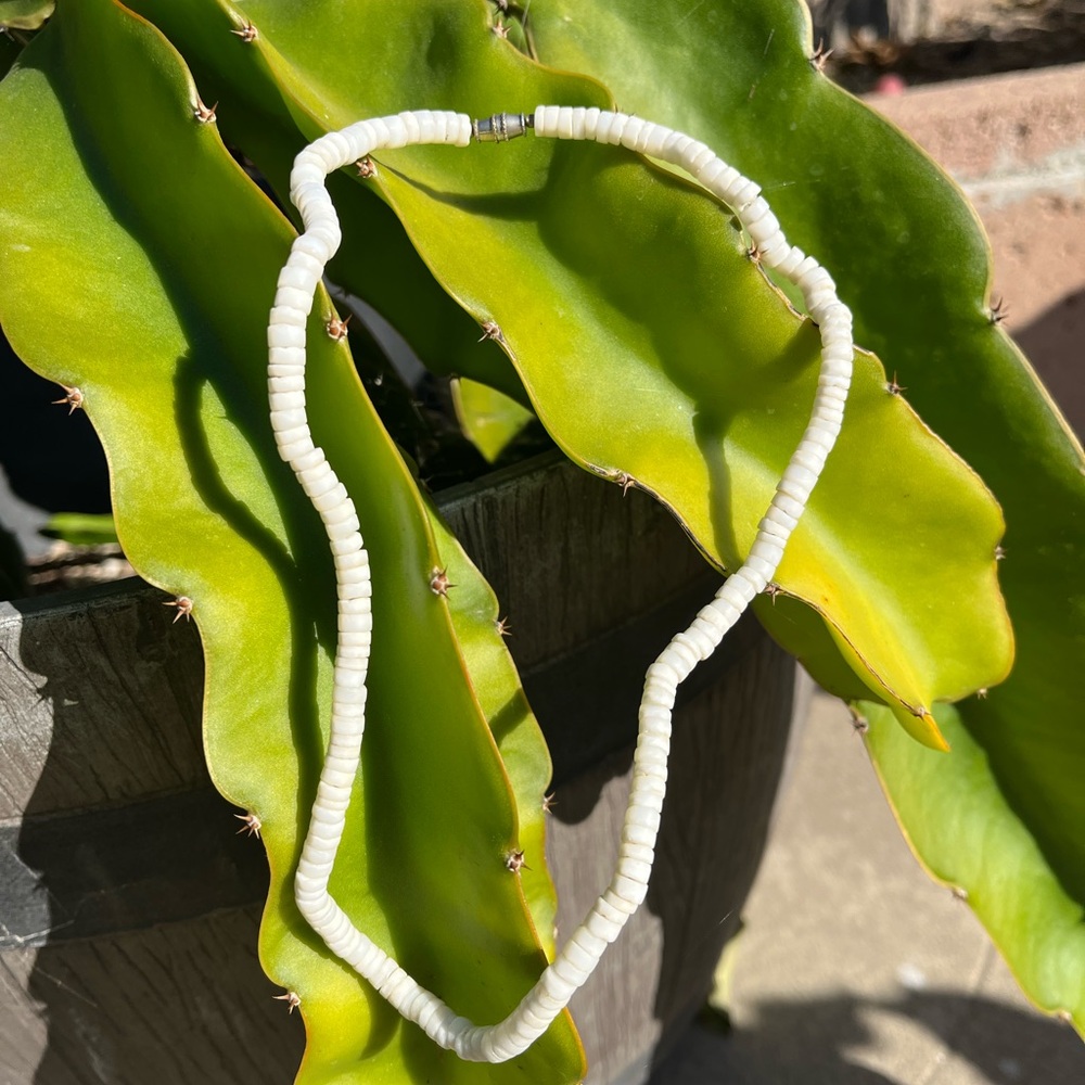 Vintage Hawaiian Puka Shell Style Seashell 🐚 Necklace Unisex White Shaka Surf